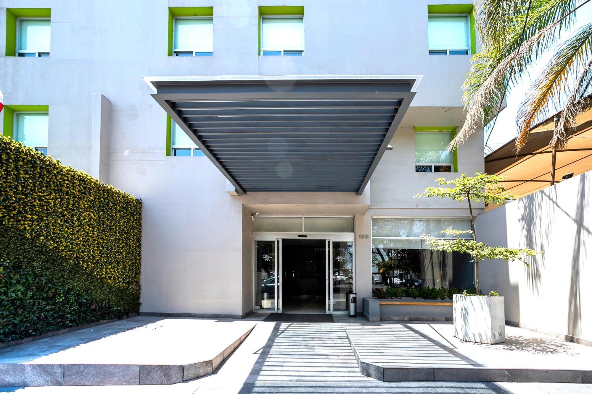 Hotel Arboledas Expo Γκουανταλαχάρα Εξωτερικό φωτογραφία